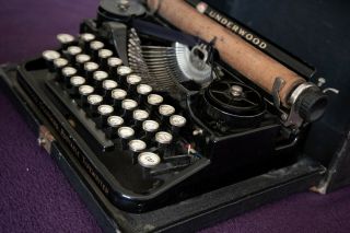 Vintage UNDERWOOD Standard Portable Typewriter,  Case RARE 8