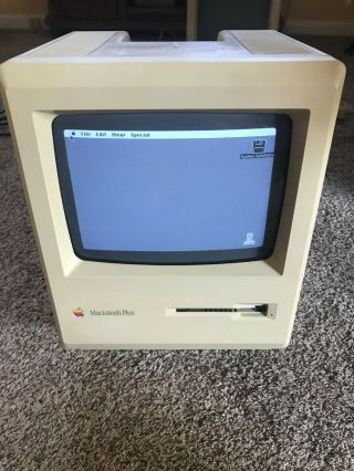 Vintage Apple Macintosh Plus 1mb M0001a All - In - One Computer W/ Apple M0100 Mouse