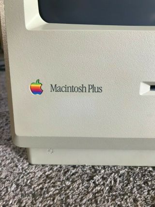 Vintage Apple Macintosh Plus 1MB M0001A All - In - One Computer w/ Apple M0100 Mouse 3