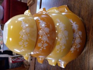 Set Of 4 Vintage Pyrex Mixing Nesting Bowls Butterfly Gold Cinderella