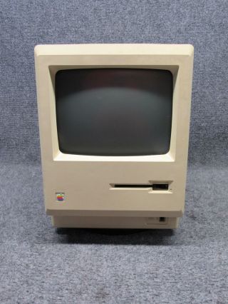 Vintage Apple Macintosh M0001A All - In - One Computer 68000 8MHz RAM 128KB 2