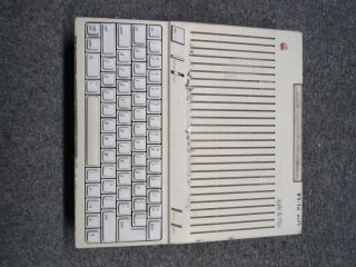 Apple A2S4000 llc Plus Vintage Portable Compact Computer 2