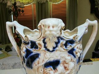 VINTAGE CAPODIMONTE PORCELAIN FIGURATIVE LARGE HANDLED URN/VASE LION HEAD 3