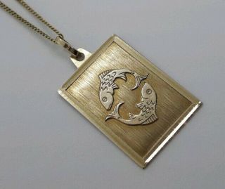 Wonderful Vintage 1979 Solid 9ct Yellow Gold Pisces Starsign Pendant - Not Scrap