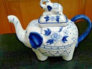 RARE Vintage Hand Crafted Blue & White Elephant teapot w/ Lid Made in Thailand 2