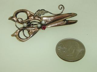 ANTIQUE VICTORIAN ROSE & GREEN GOLD FILLED SEED PEARL SCISSORS PIN 4