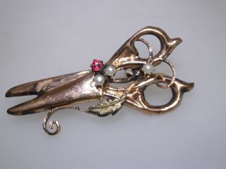 ANTIQUE VICTORIAN ROSE & GREEN GOLD FILLED SEED PEARL SCISSORS PIN 5