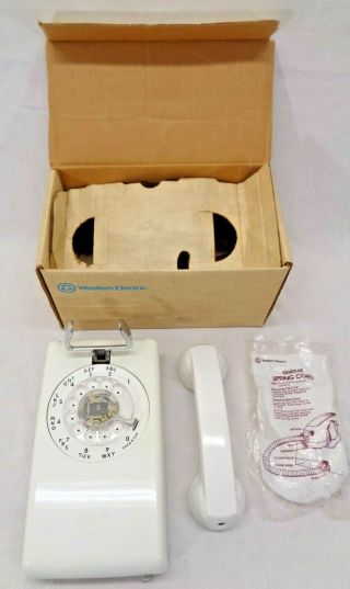 1977 White Western Electric Bell System 554 Rotary Wall Telephone W/ Box Vintage