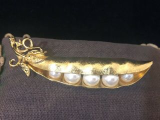 Fab.  Vintage Designer Signed Trifari Gold Tone Pearl Peas In A Pod Brooch Pin