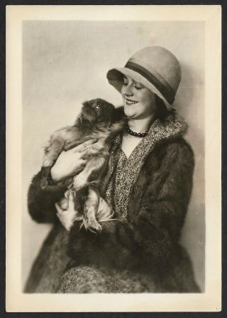 1920s Jazz - Age Flapper With Small Dog Women 
