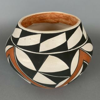 Vintage Acoma Pottery Olla Vase Signed E.  C.  Traditional Polychrome Geometric Pot 8