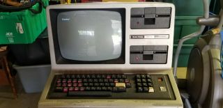 Radio Shack Trs - 80 Model Iii 48k Vintage Computer