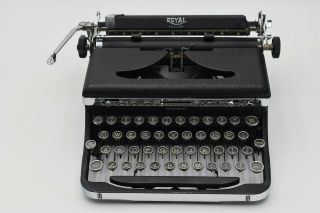 Rare Vintage Royal Model A Deluxe Quiet Portable Typewriter - 1938 Outstanding 2