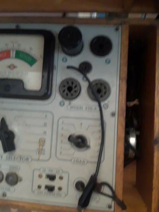 VINTAGE SUPERIOR INSTRUMENTS CO.  TUBE TESTER MODEL 450 - a w/extra tubes 2