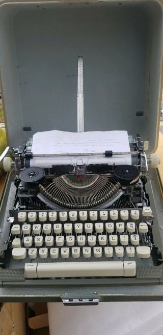Vintage Olympia DeLuxe Portable Typewriter w/ Case. 6
