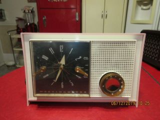 Vintage Mid Century Atomic Pink Westinghouse Tube Radio W/ Clock Near Cond.