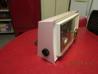 VINTAGE MID CENTURY ATOMIC PINK WESTINGHOUSE TUBE RADIO W/ CLOCK NEAR COND. 4