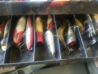 Vintage Tackle Box - Full of Old Fishing Lures. 4