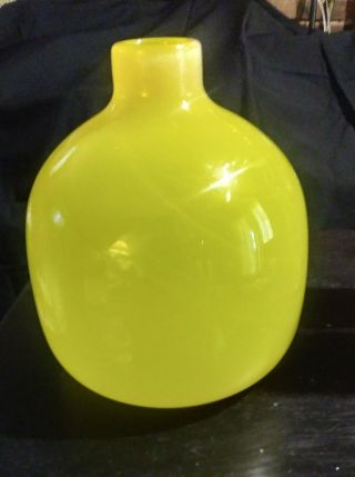Vintage Mid Century Modern Hand Blown Lemon Yellow Vase 8.  5 " Tall