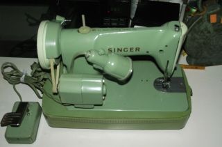 VINTAGE SINGER MODEL 185J SEWING MACHINE W/ ACCESSORIES RUNNING 3