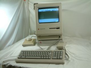 Vintage Apple Macintosh PLUS 