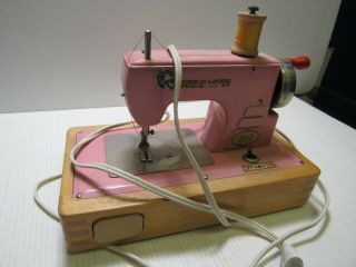 KAY•AN•EE Pink Sew Master Antique/Vintage Electric Toy Sewing Machine - 4