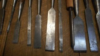 L4156 - Vintage & Antique Wood Chisels - Woodworking tools 3