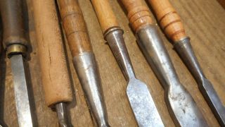 L4156 - Vintage & Antique Wood Chisels - Woodworking tools 5