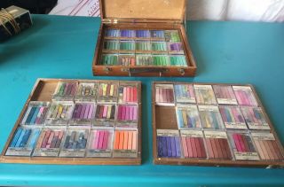 3 Trays Of Vintage Holbein Japan Artist Oil Pastels In Wooden Box - Some