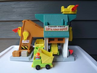 1972 Vintage Fisher Price Little People Lift And Load Depot 942