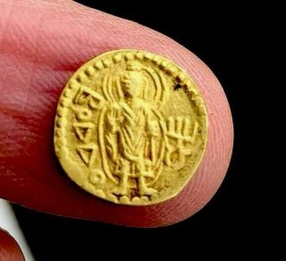 Rare Kushan Gold Coin Of Buddha Kanishka 1.  92 Gram