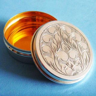 Vintage Sterling Silver Flower Plants Engraving Gilded Snuff Pill Box