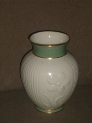 Vintage Lenox Ivory Vase With Celadon Green Bands & Gold Trim Old Gold Usa Mark