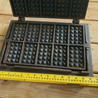 Rare D S Greenberg Catharine St York Cast Iron waffle Maker.  1800 ' s Unique 6