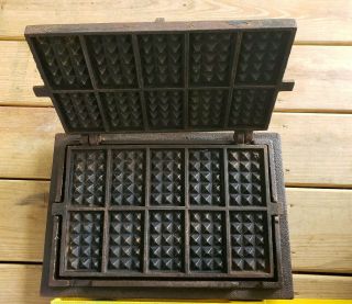 Rare D S Greenberg Catharine St York Cast Iron waffle Maker.  1800 ' s Unique 7