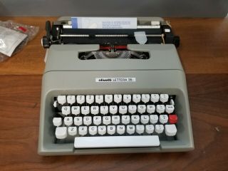 Vintage Olivetti Lettera 35i Typewriter -. 2