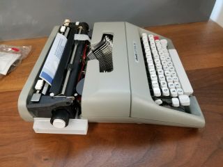 Vintage Olivetti Lettera 35i Typewriter -. 4