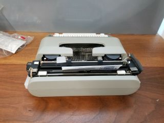 Vintage Olivetti Lettera 35i Typewriter -. 5