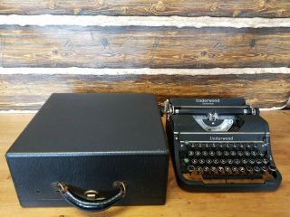 Vintage Portable Underwood Universal Typewriter W.  Case