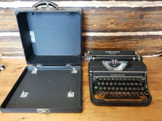 Vintage Portable Underwood Universal Typewriter w.  Case 2