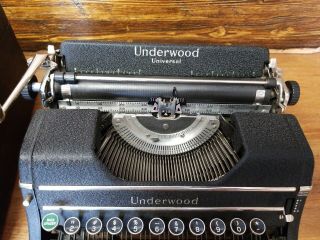 Vintage Portable Underwood Universal Typewriter w.  Case 4