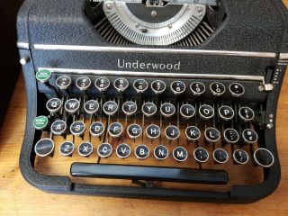 Vintage Portable Underwood Universal Typewriter w.  Case 5