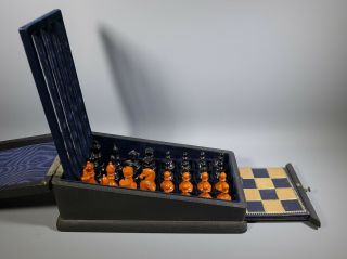 RARE ART DECO ERA PHENOLIC CATALIN BOXED TRAVELLING CHESS SET BY AYRGAMES 6