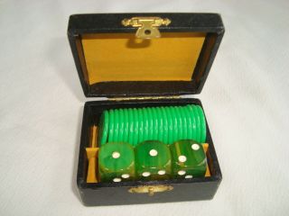 Vintage Yum 421 Marbled Green Bakelite Dice & Poker Chips Game Set