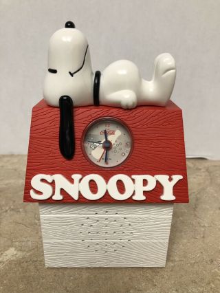Rare Snoopy On Dog House Vintage Analog Alarm Clock Am/fm Radio By Coca Cola