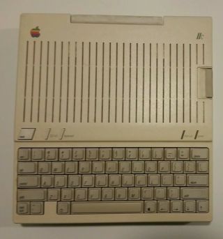 Vtg - Apple Iic A2s4000 Portable Computer.  As Displayed.