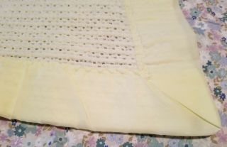 Vintage Carters Yellow Waffle Weave Thermal Baby Blanket Nylon Acrylic 57 x 40 4