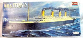 Vintage Academy R.  M.  S Titanic Authentic Model Kit 1/600th Scale