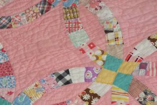 VINTAGE HANDMADE QUILT CIRCA 30 ' s 40 ' s Pink Rings Twin Full 68 x 80 3