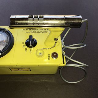 Vintage Prepper CIVIL DEFENSE Radiation Detector Geiger Era CDV - 700 6B,  MANUALS 5